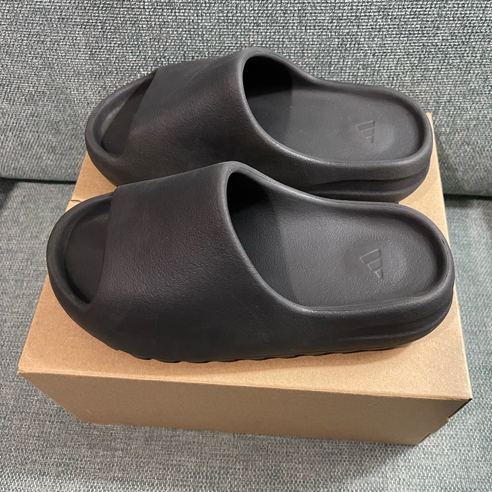 Yeezy slides, made by Adidas, Youth 5, original box